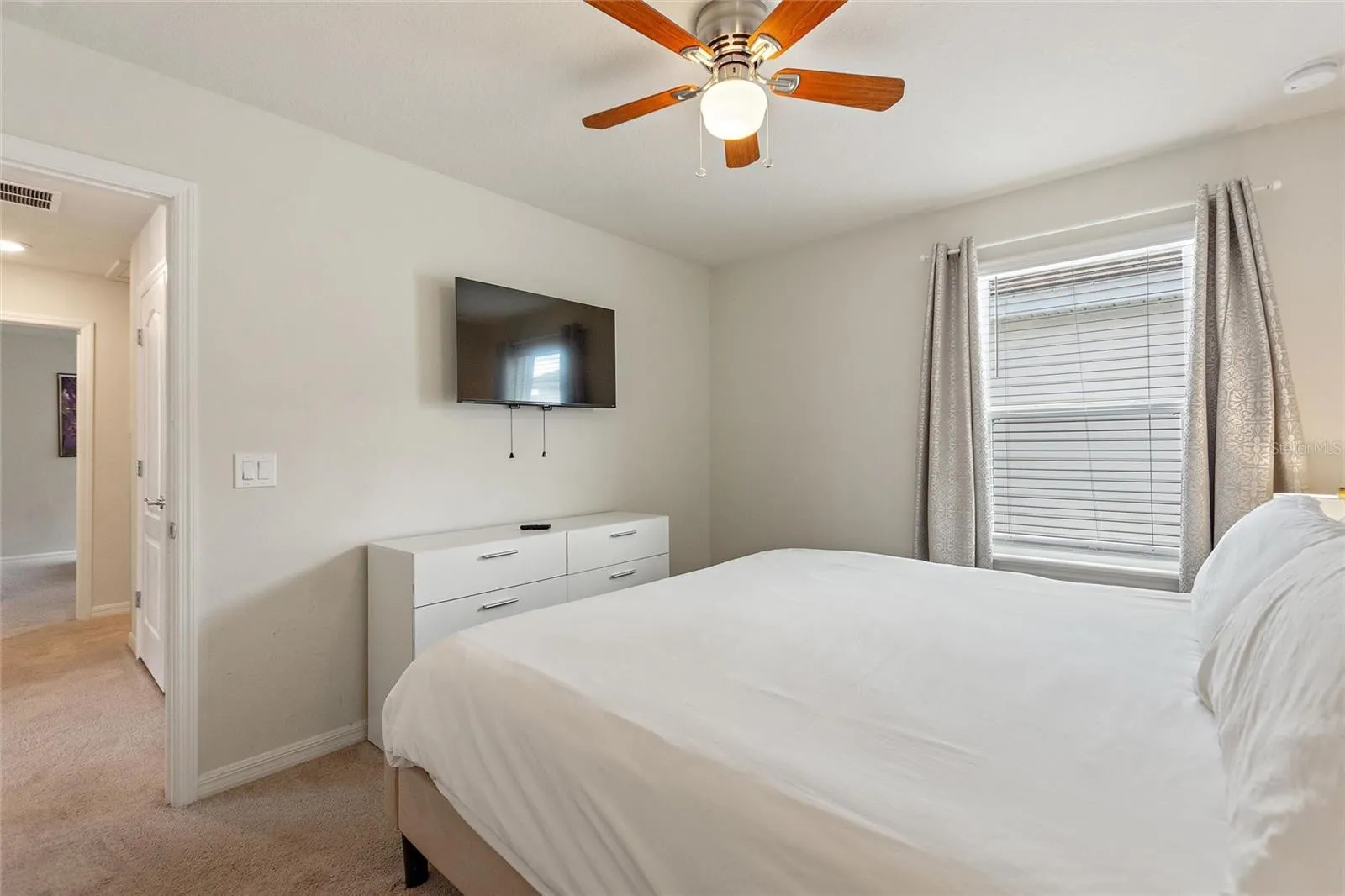 Slide show image of the Orlando Florida Home for Sale 38