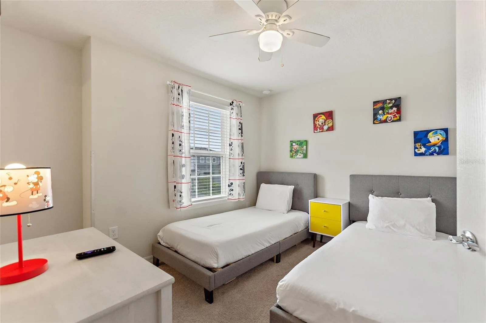 Slide show image of the Orlando Florida Home for Sale 39
