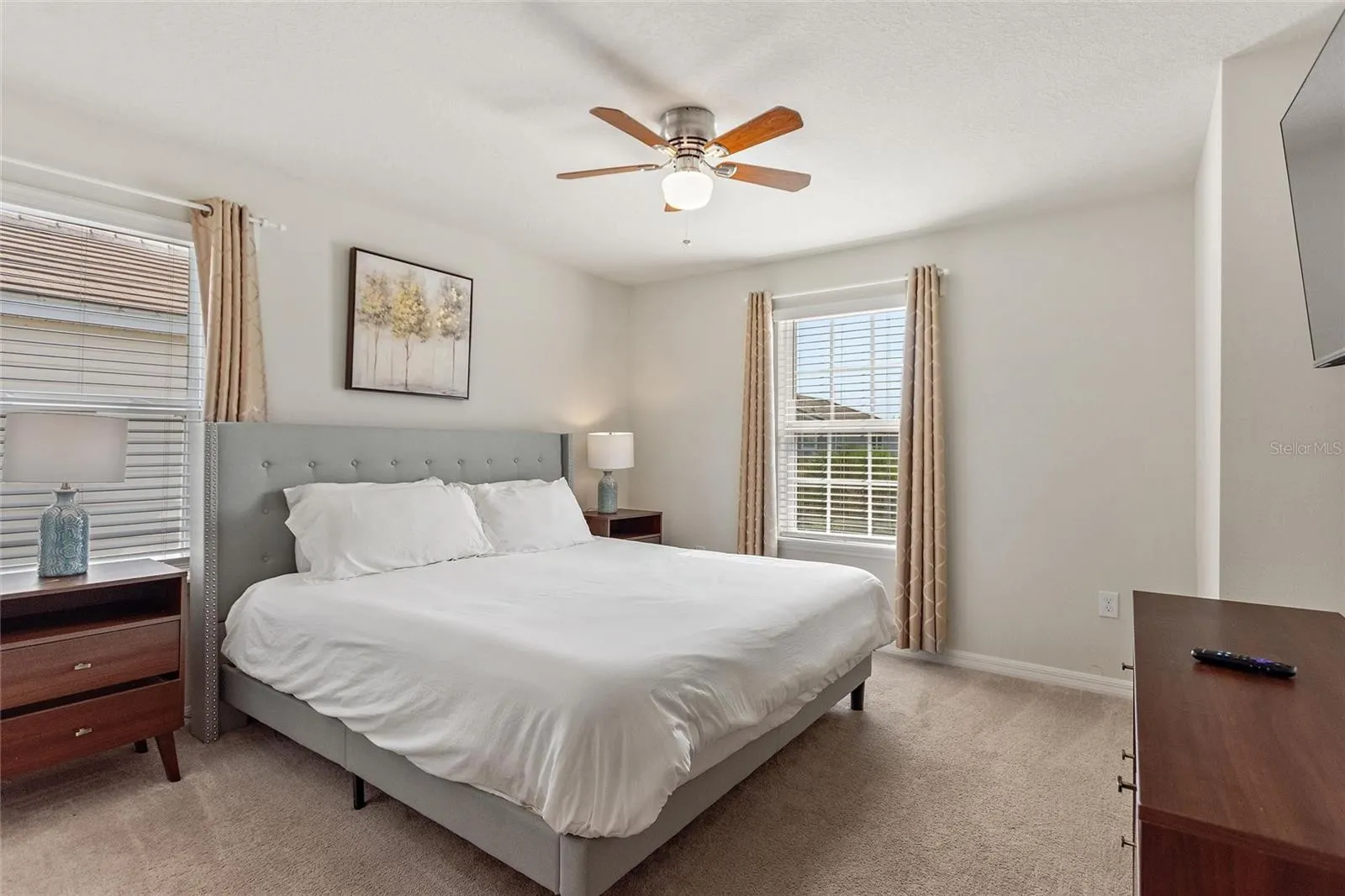 Slide show image of the Orlando Florida Home for Sale 43