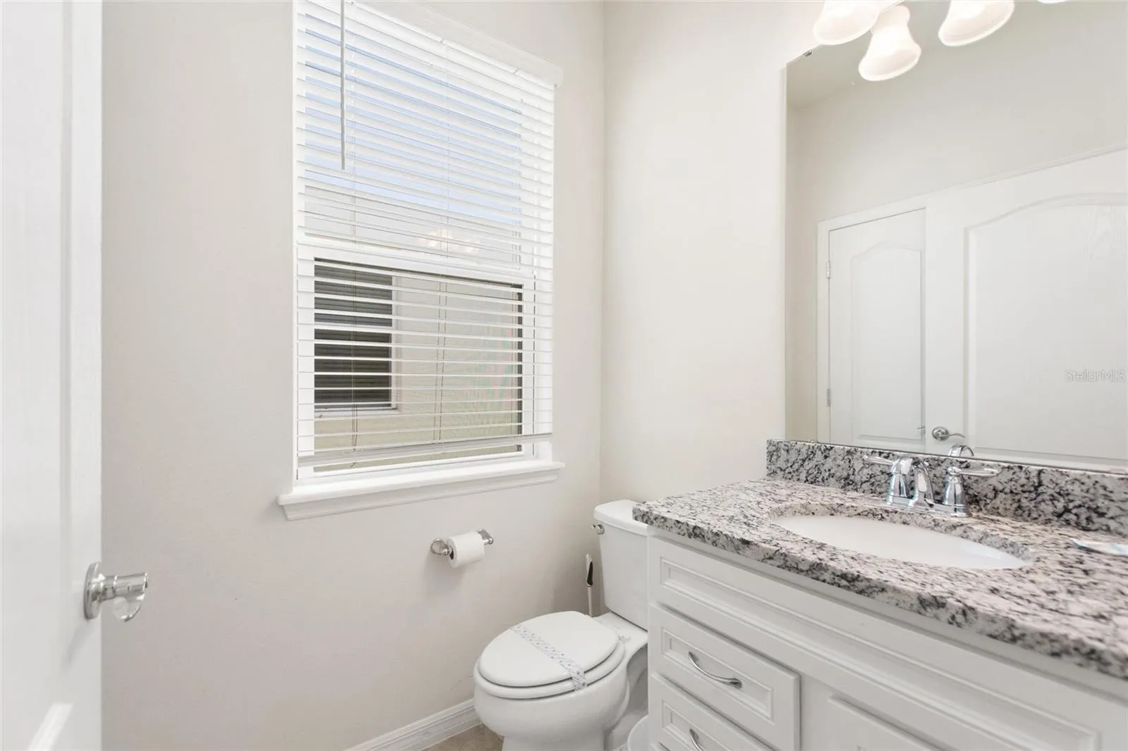 Slide show image of the Orlando Florida Home for Sale 47