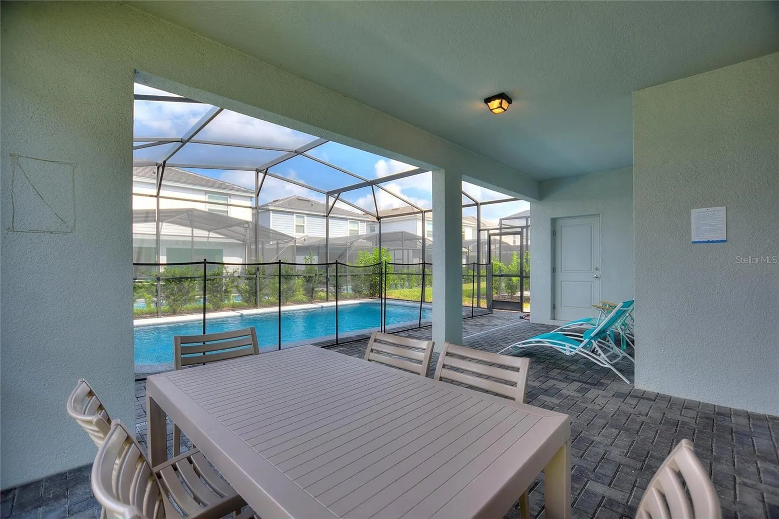 Slide show image of the Orlando Florida Home for Sale 48