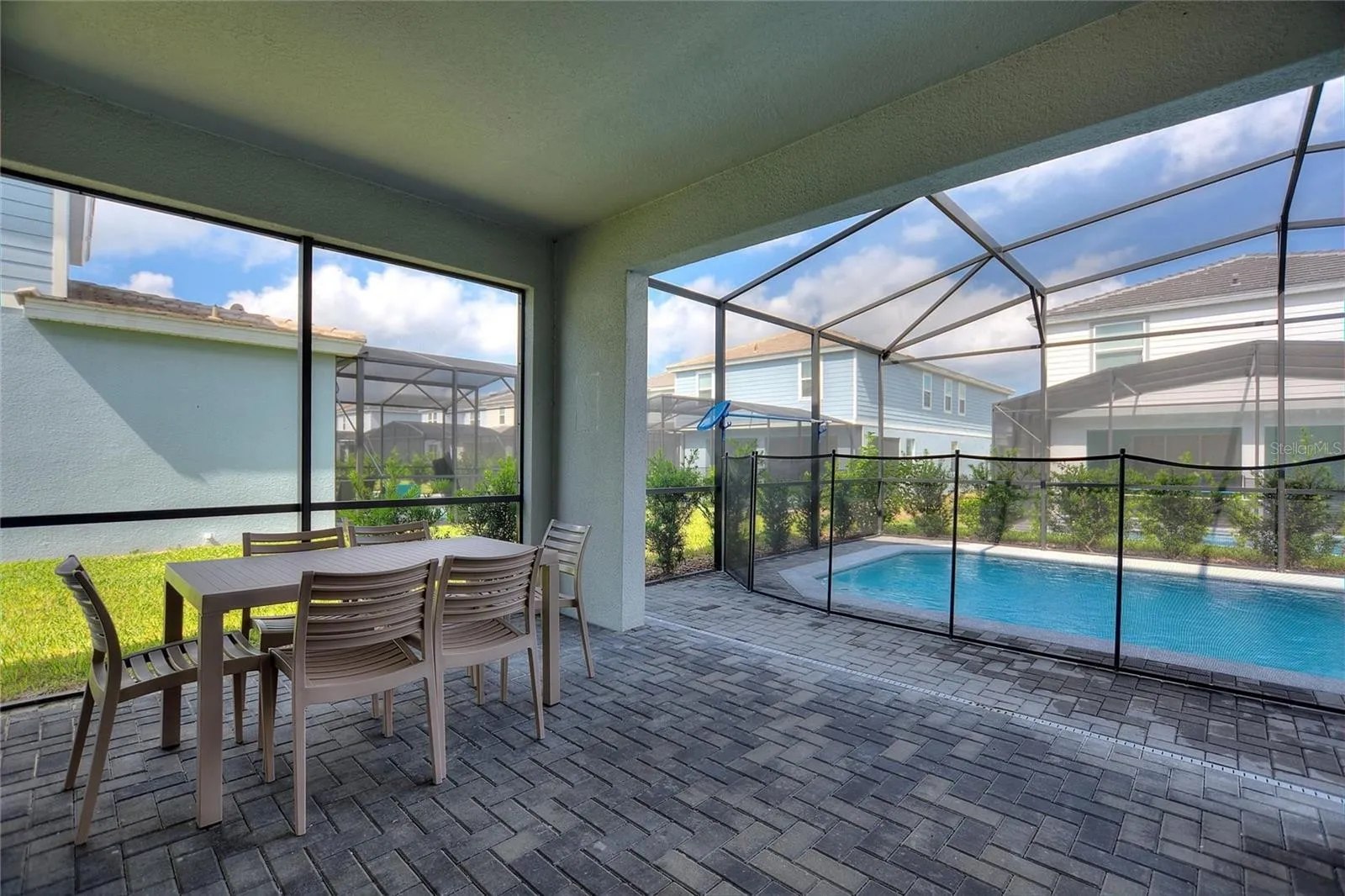 Slide show image of the Orlando Florida Home for Sale 49