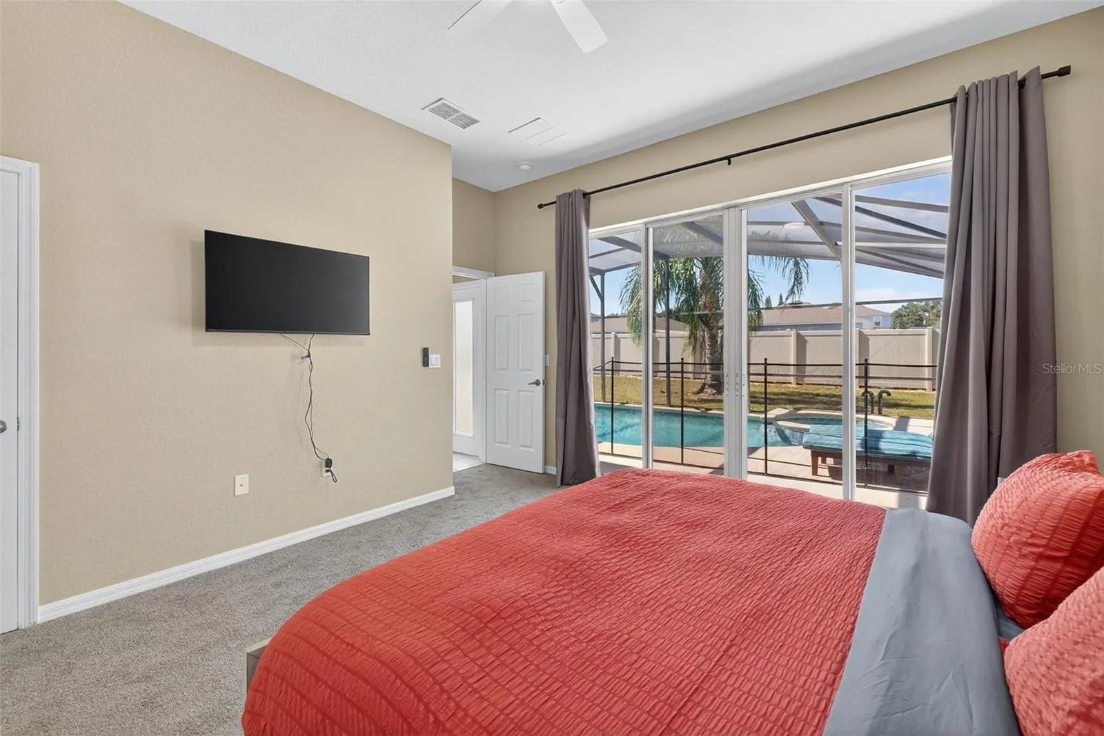 Slide show image of the Orlando Florida Home for Sale 15