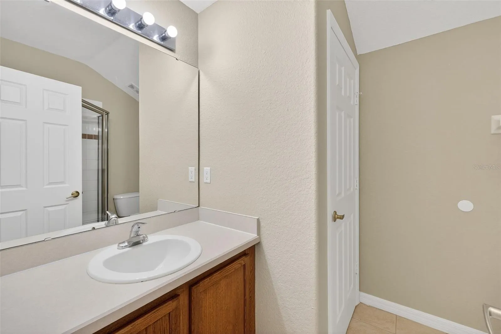 Slide show image of the Orlando Florida Home for Sale 24