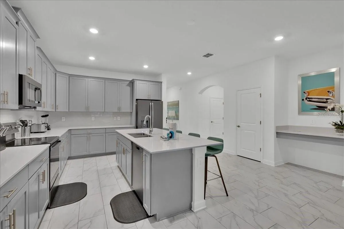 Slide show image of the Orlando Florida Home for Sale 03