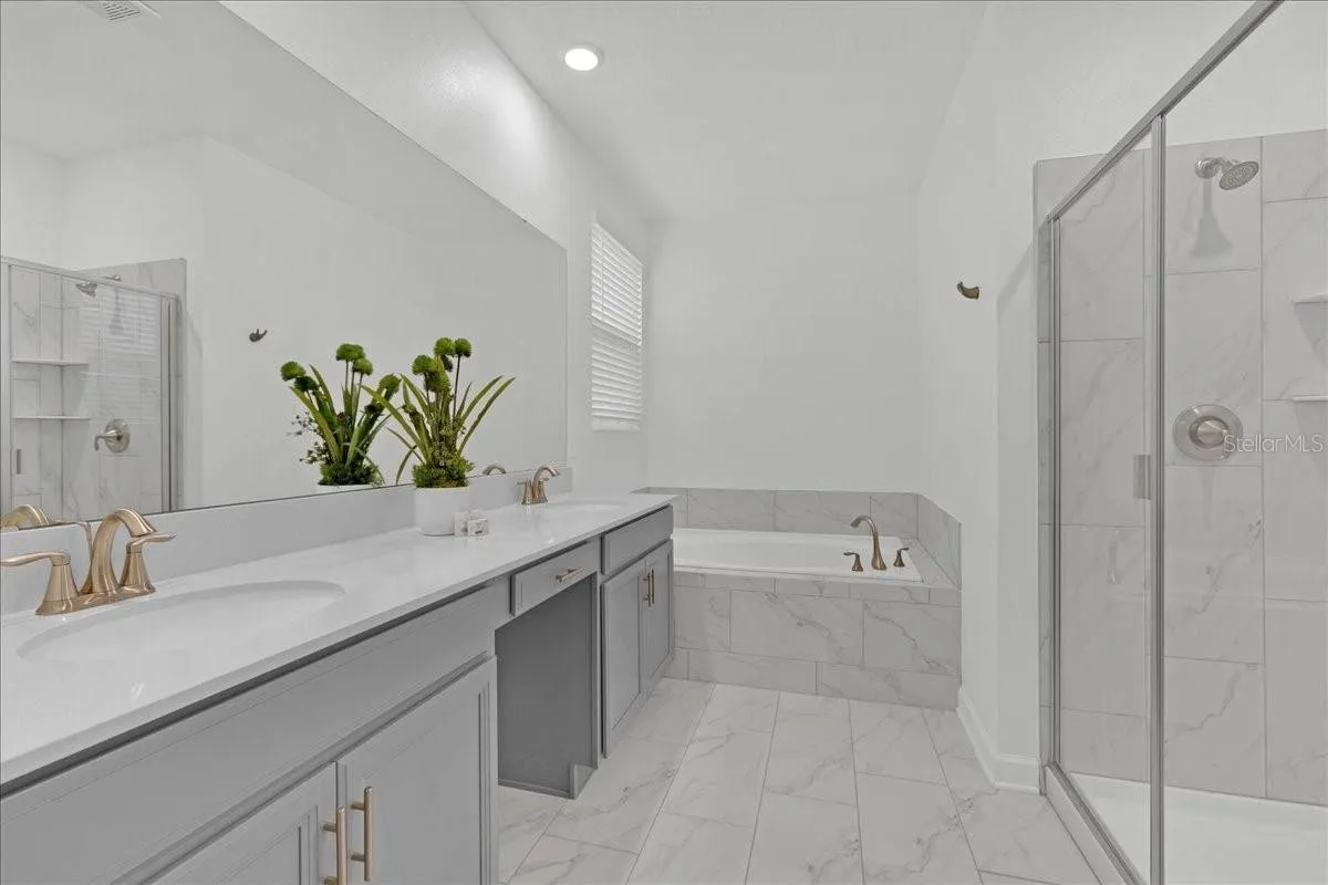 Slide show image of the Orlando Florida Home for Sale 21