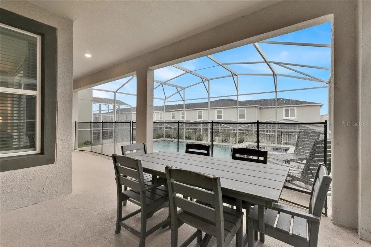 Slide show image of the Orlando Florida Home for Sale 23