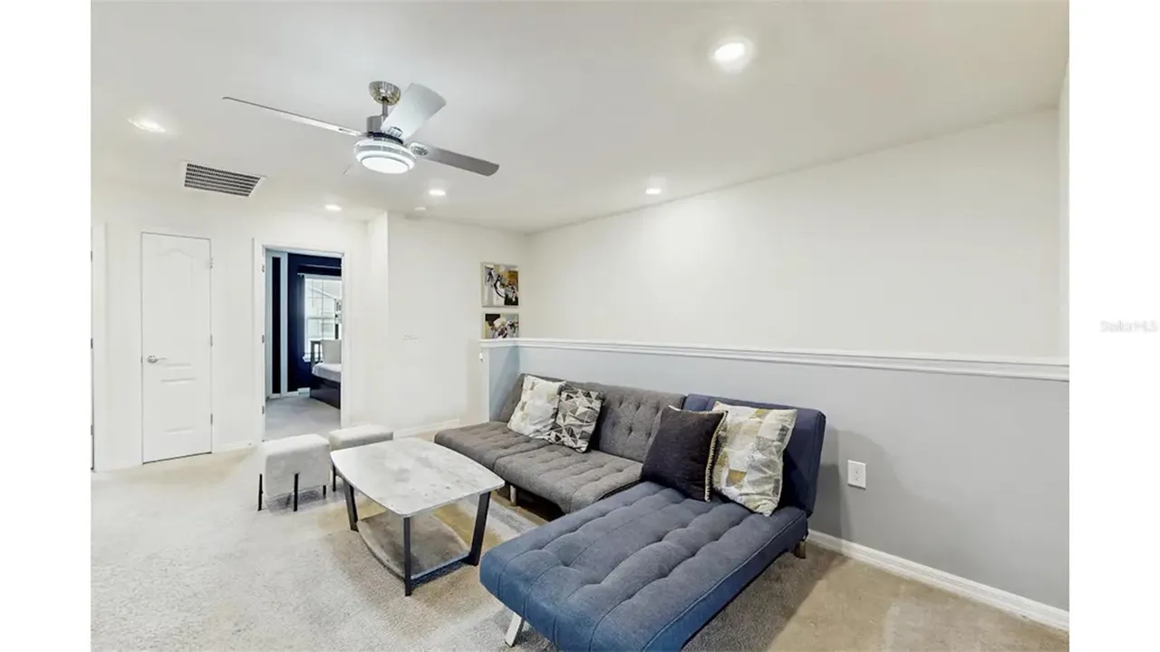 Slide show image of the Orlando Florida Home for Sale 08