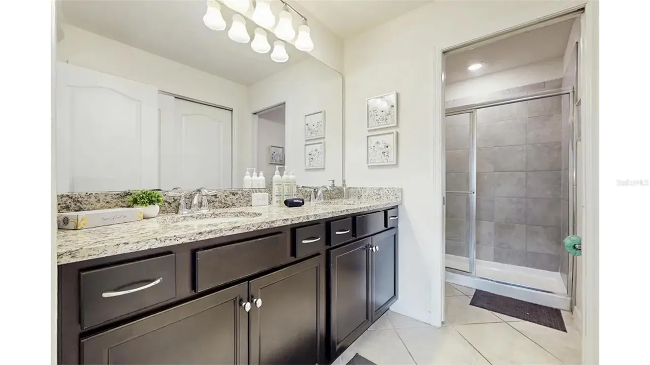 Slide show image of the Orlando Florida Home for Sale 15