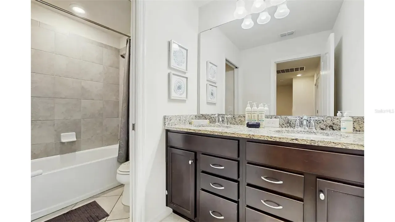 Slide show image of the Orlando Florida Home for Sale 16