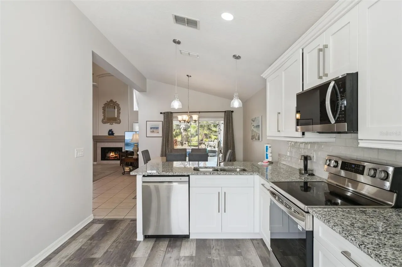 Slide show image of the Orlando Florida Home for Sale 11