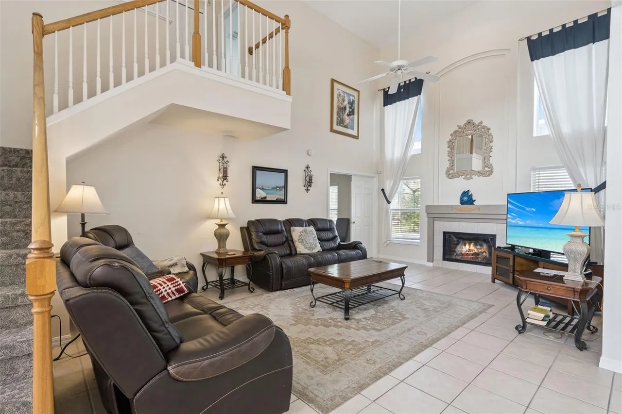 Slide show image of the Orlando Florida Home for Sale 16