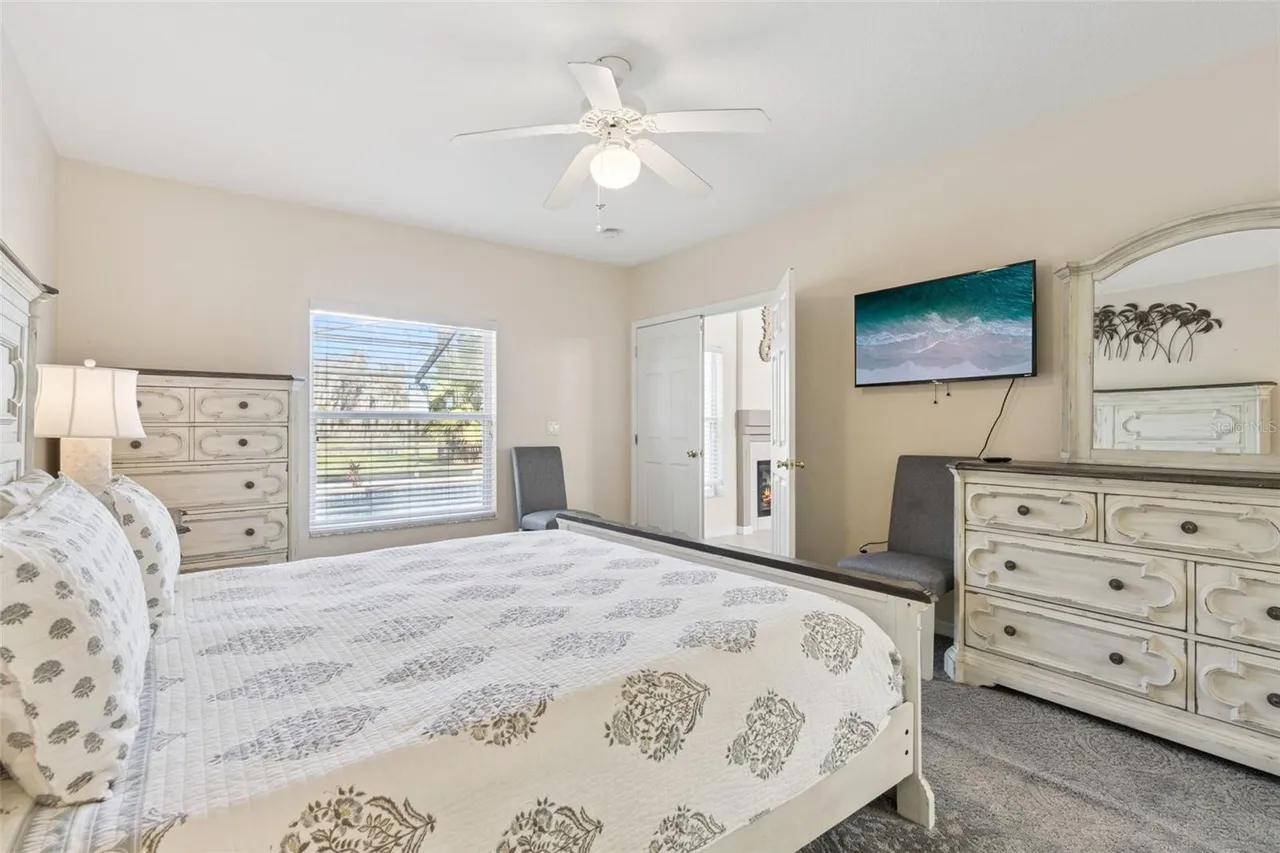 Slide show image of the Orlando Florida Home for Sale 21