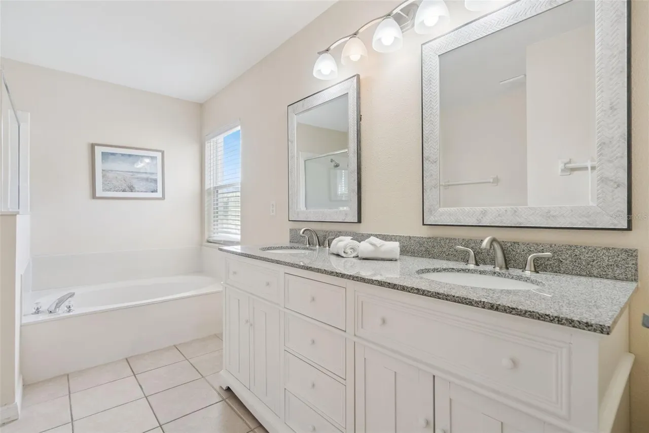 Slide show image of the Orlando Florida Home for Sale 22