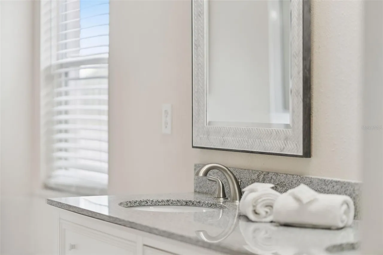 Slide show image of the Orlando Florida Home for Sale 23