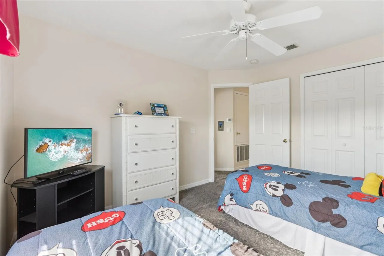 Slide show image of the Orlando Florida Home for Sale 30