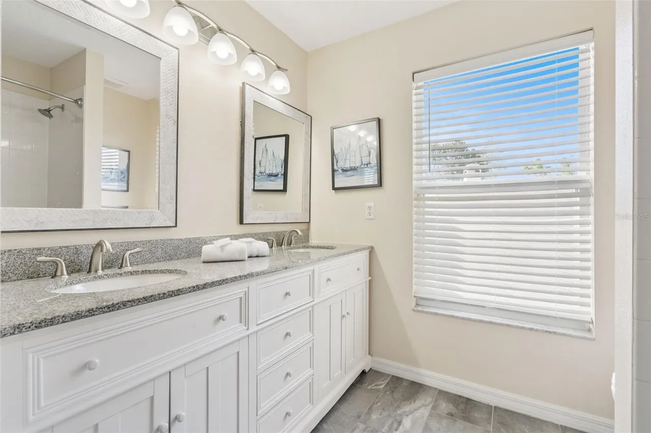 Slide show image of the Orlando Florida Home for Sale 31