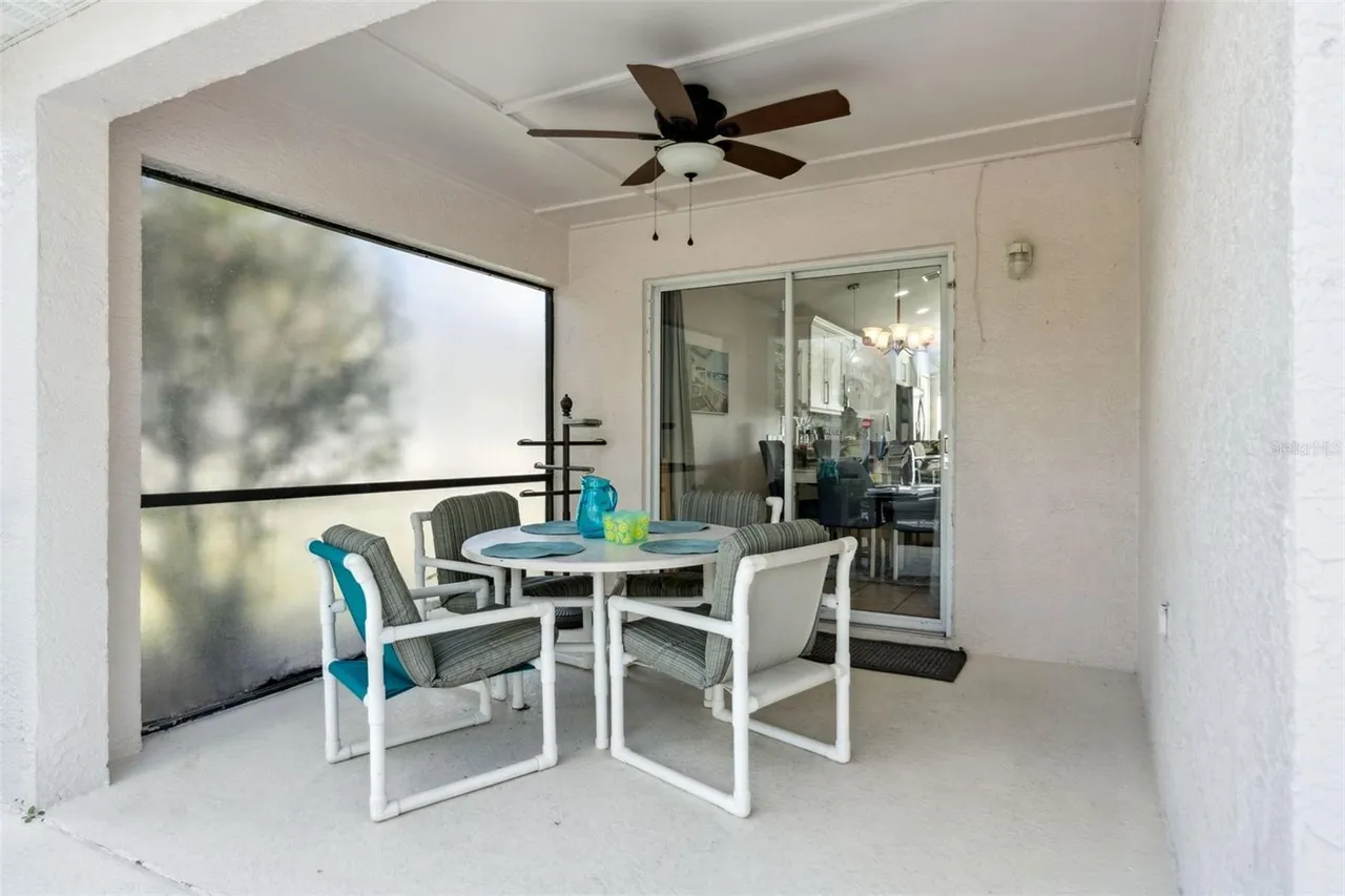 Slide show image of the Orlando Florida Home for Sale 33