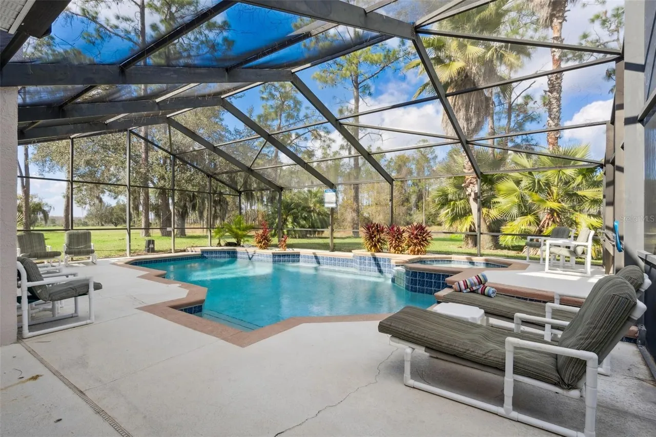 Slide show image of the Orlando Florida Home for Sale 37