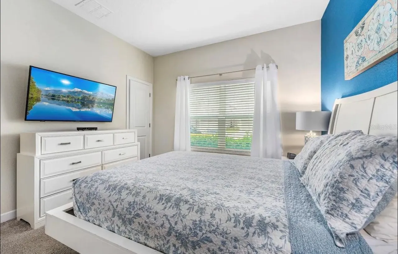 Slide show image of the Orlando Florida Home for Sale 13