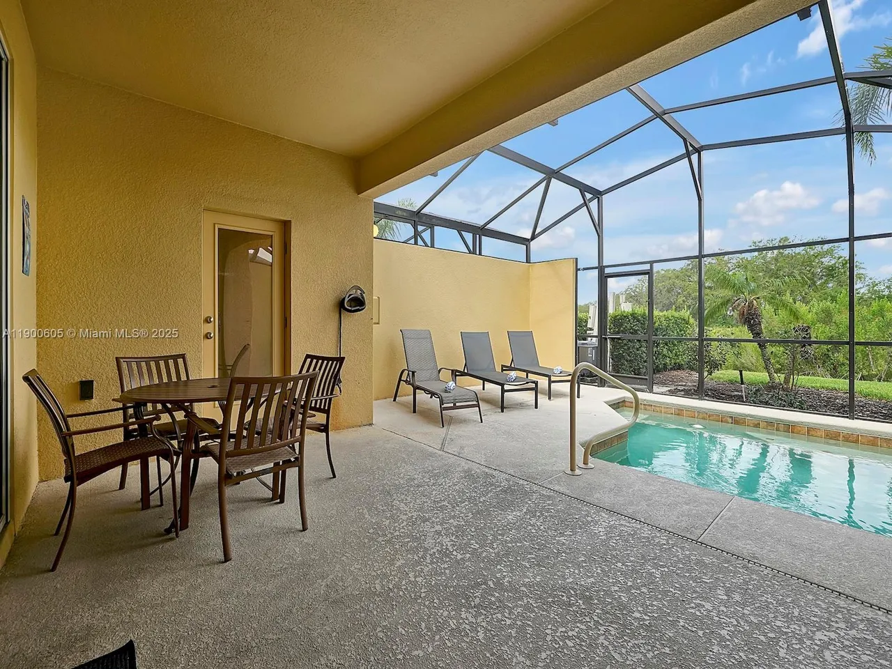 Slide show image of the Orlando Florida Home for Sale 09