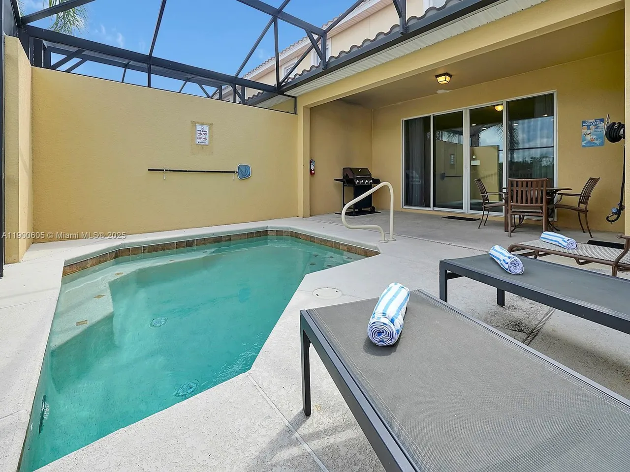 Slide show image of the Orlando Florida Home for Sale 11
