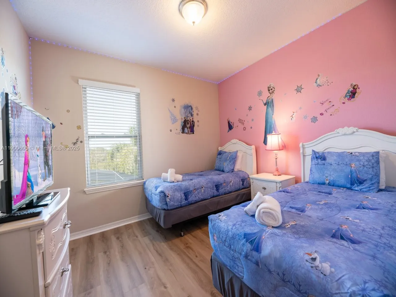 Slide show image of the Orlando Florida Home for Sale 19