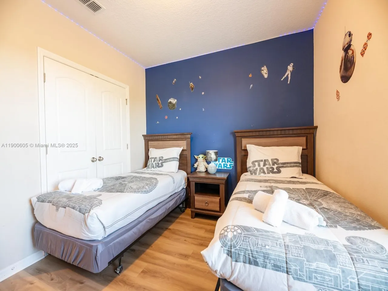 Slide show image of the Orlando Florida Home for Sale 21