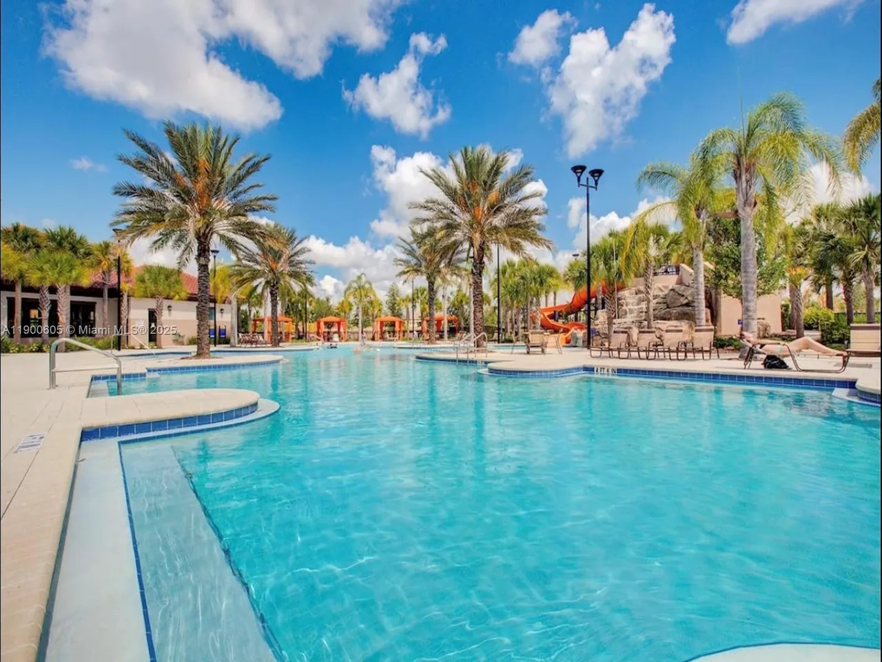 Slide show image of the Orlando Florida Home for Sale 29