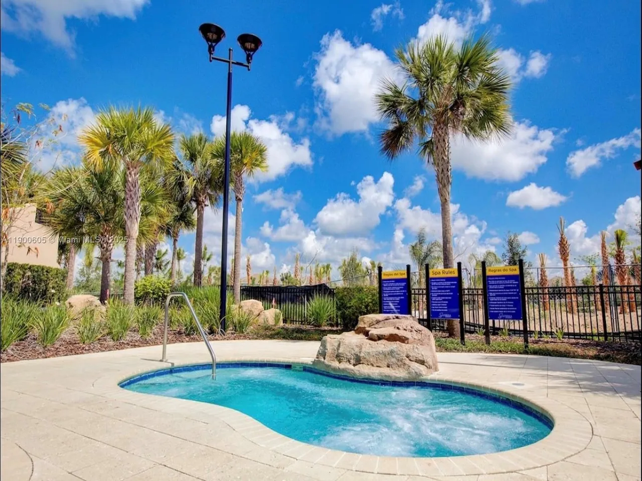 Slide show image of the Orlando Florida Home for Sale 31