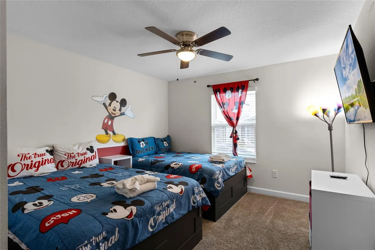 Slide show image of the Orlando Florida Home for Sale 16