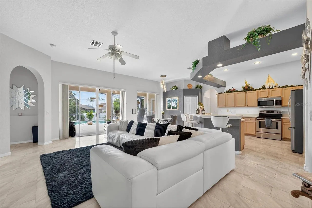 Slide show image of the Orlando Florida Home for Sale 03