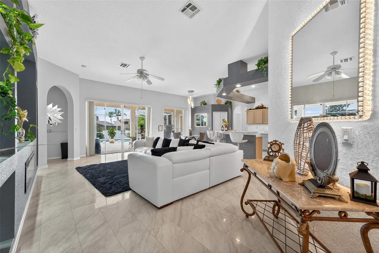 Slide show image of the Orlando Florida Home for Sale 04