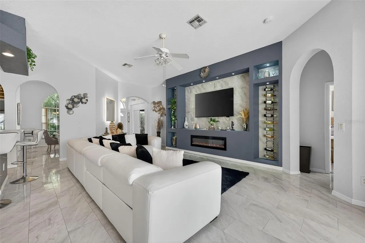 Slide show image of the Orlando Florida Home for Sale 08