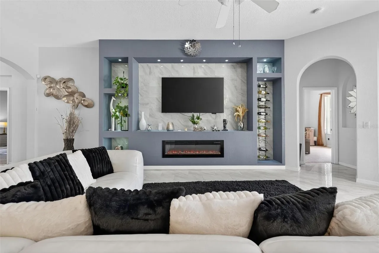 Slide show image of the Orlando Florida Home for Sale 09