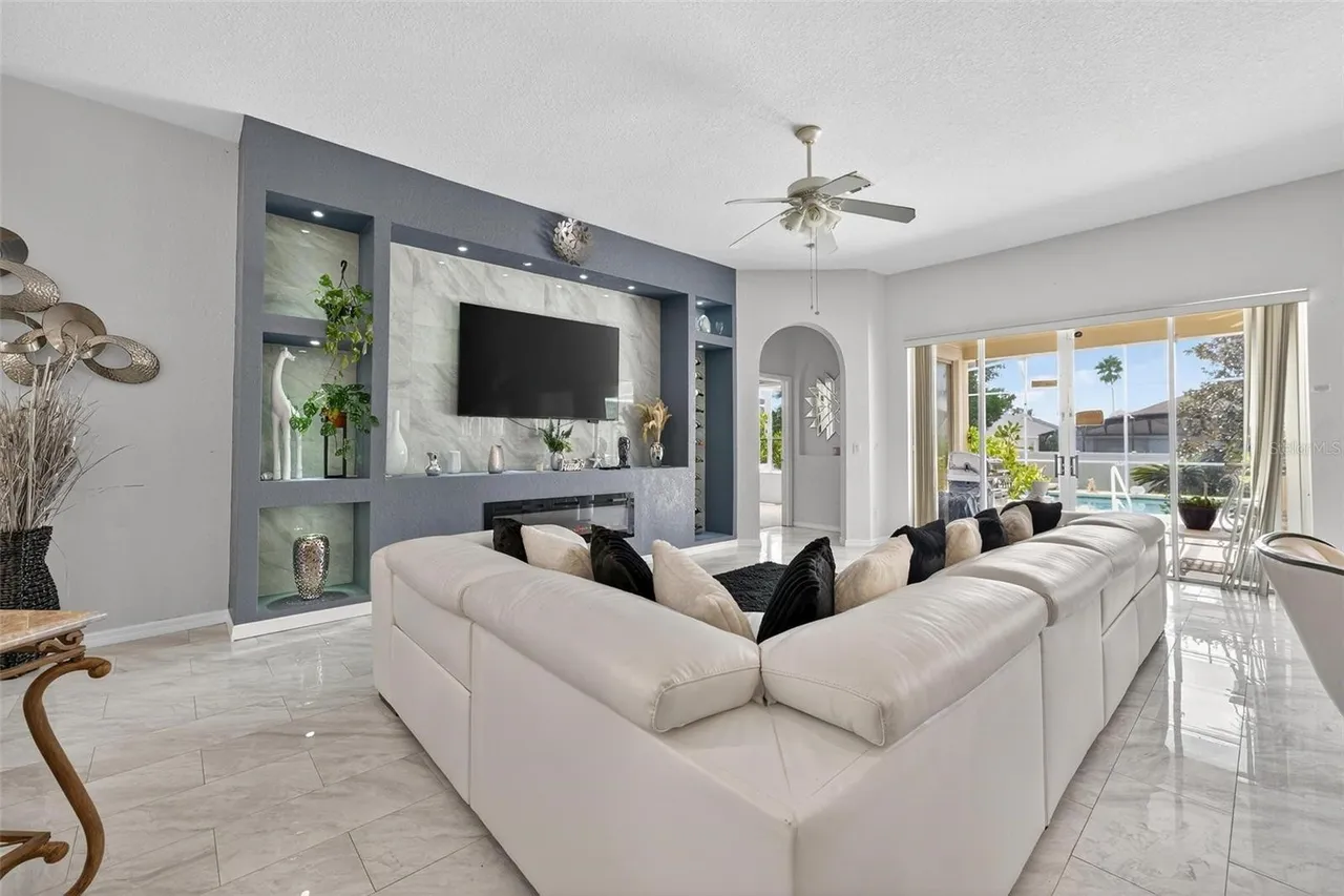 Slide show image of the Orlando Florida Home for Sale 10