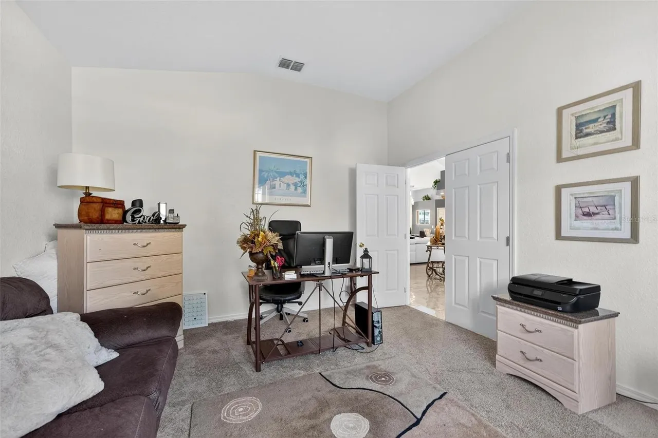 Slide show image of the Orlando Florida Home for Sale 16