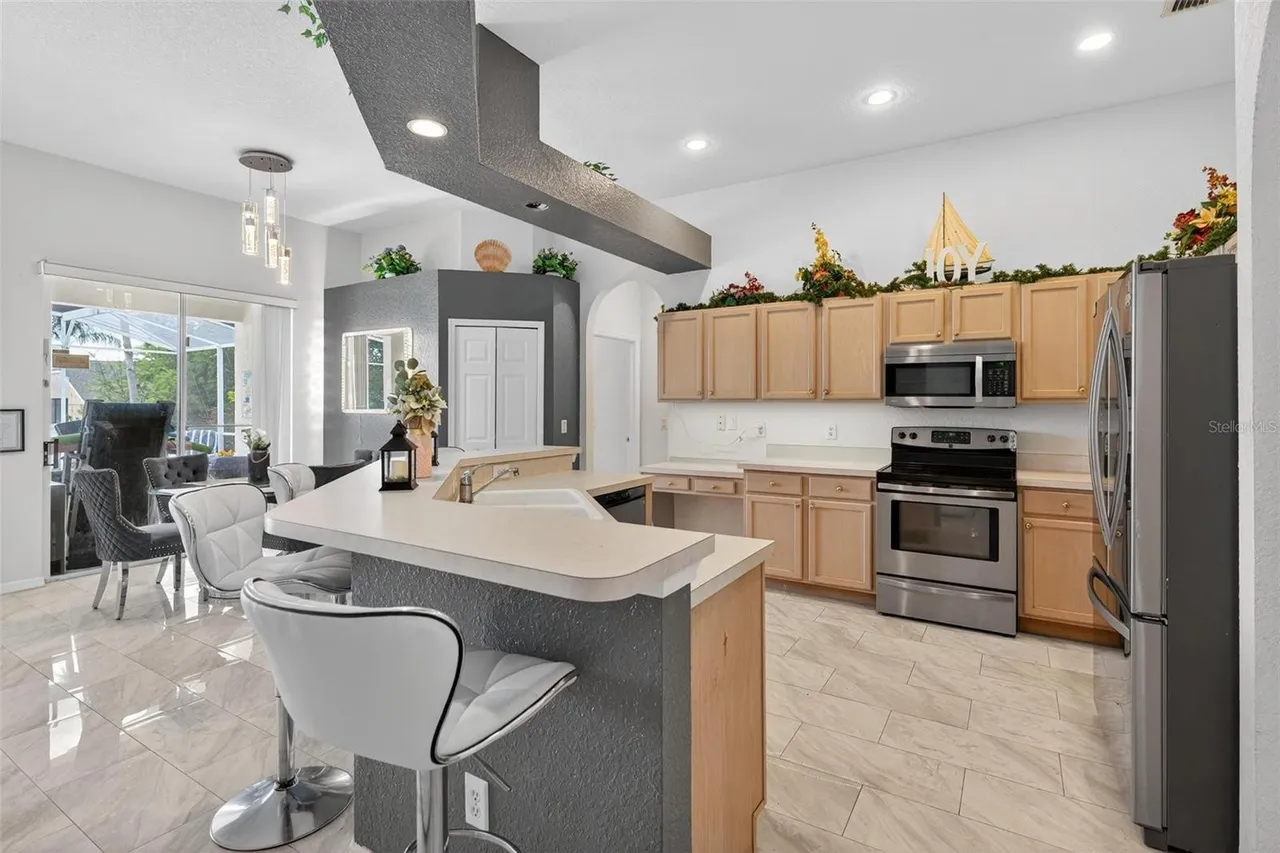 Slide show image of the Orlando Florida Home for Sale 18