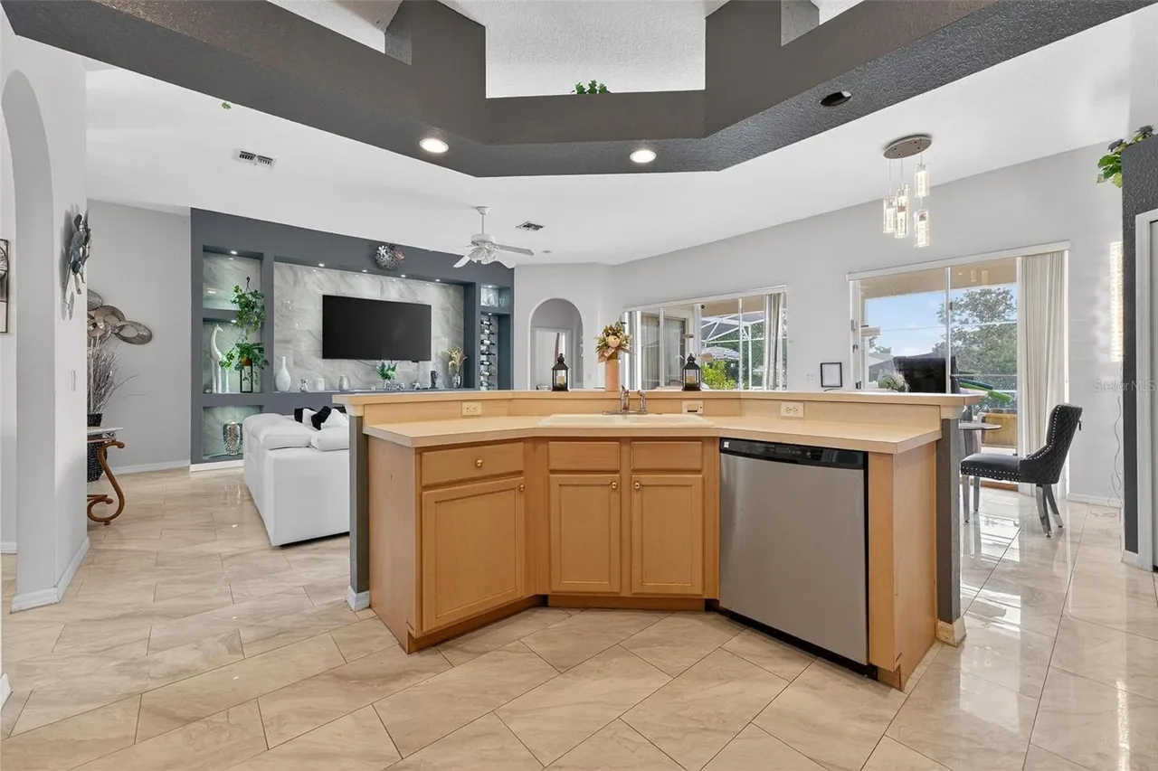 Slide show image of the Orlando Florida Home for Sale 23