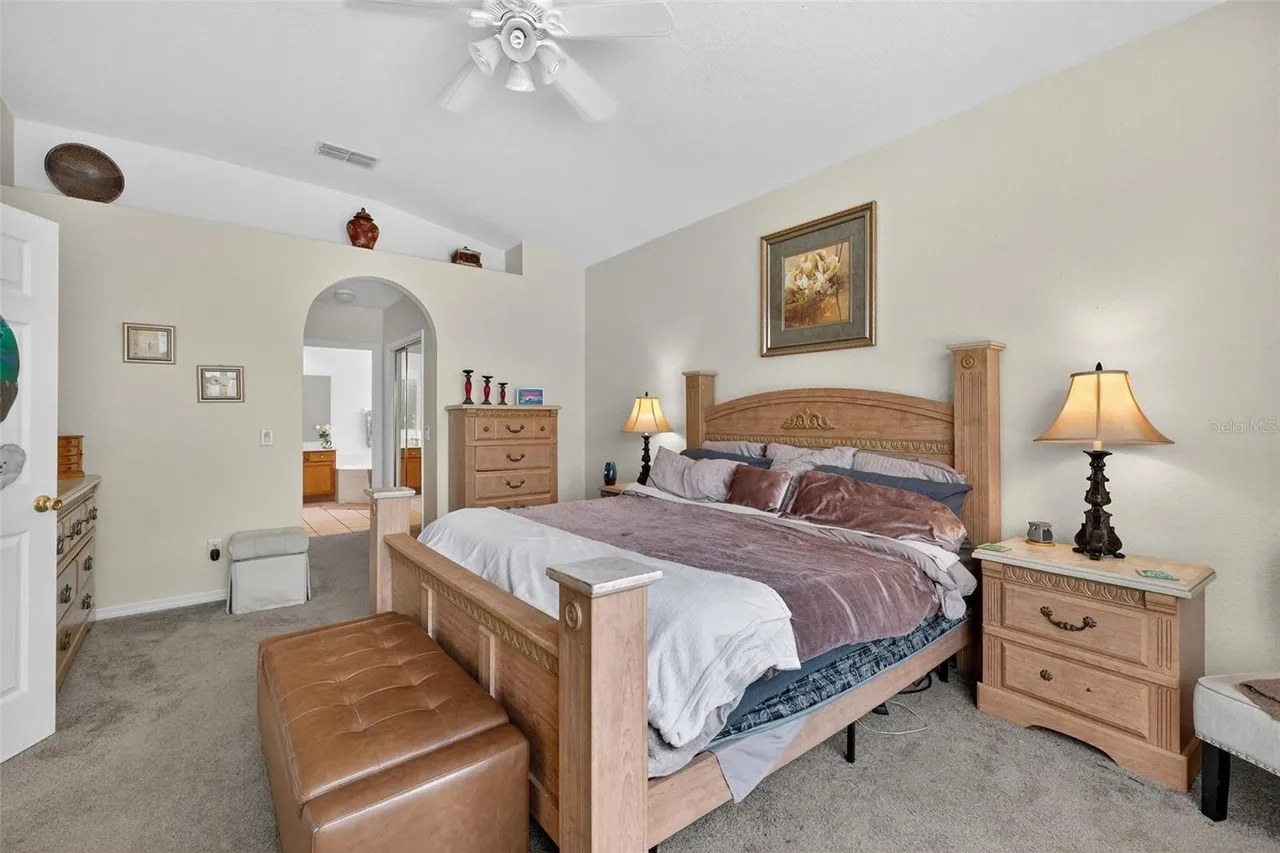 Slide show image of the Orlando Florida Home for Sale 27
