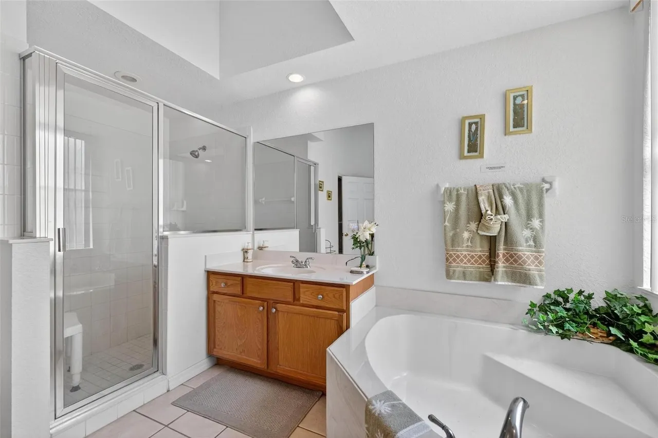Slide show image of the Orlando Florida Home for Sale 31