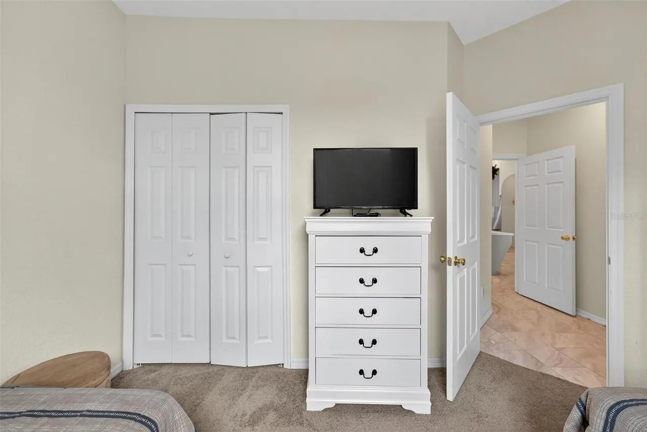 Slide show image of the Orlando Florida Home for Sale 34