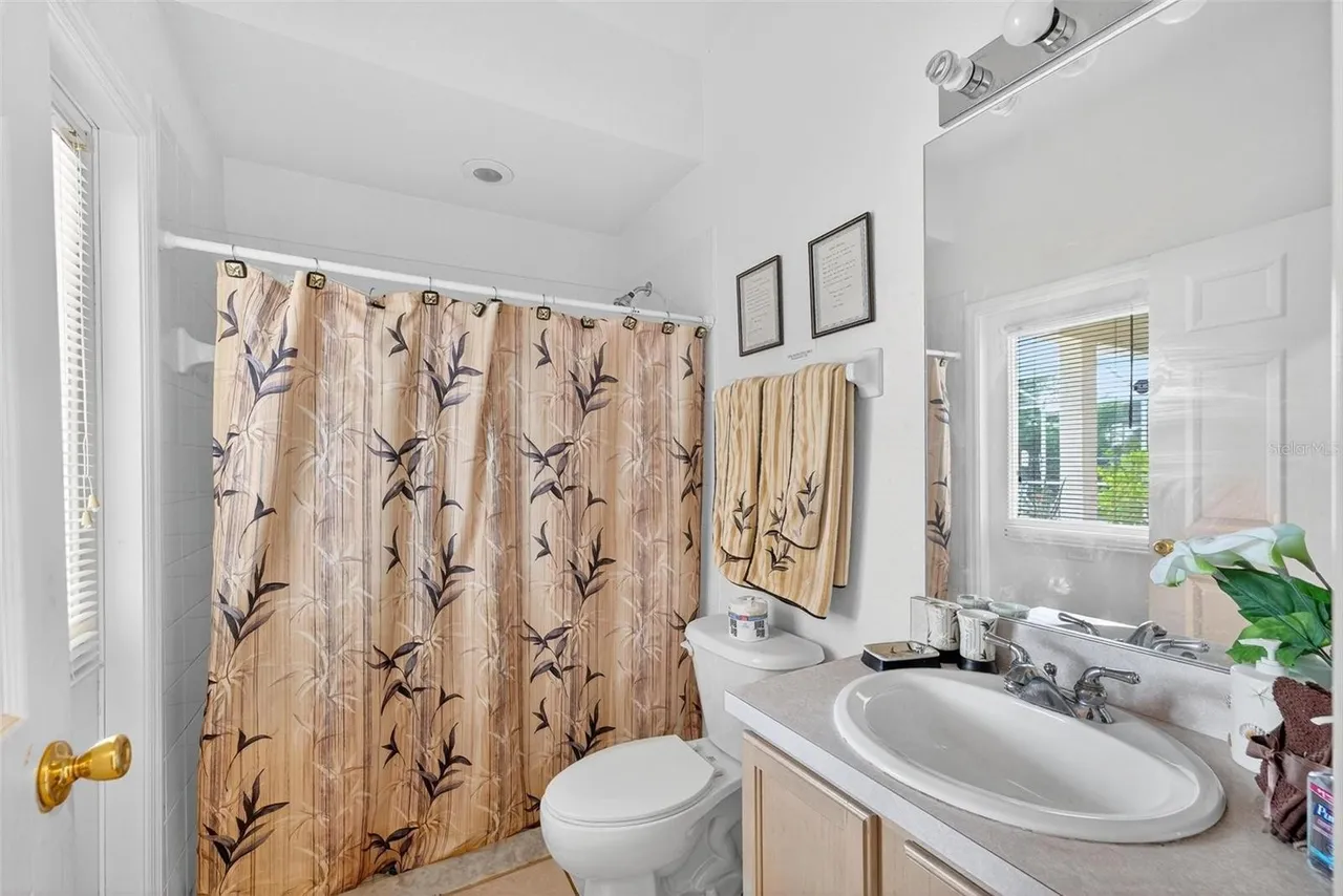 Slide show image of the Orlando Florida Home for Sale 36