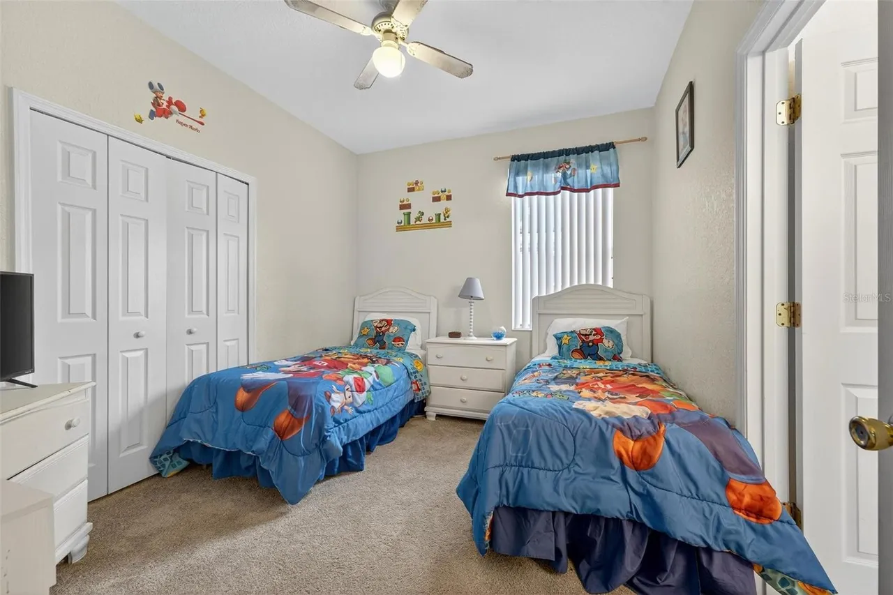 Slide show image of the Orlando Florida Home for Sale 37