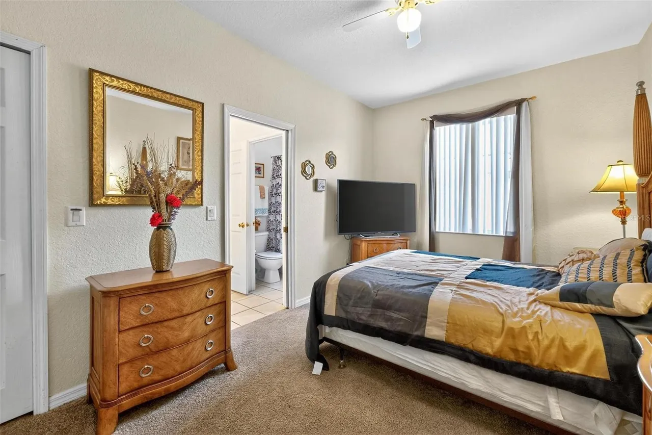 Slide show image of the Orlando Florida Home for Sale 42