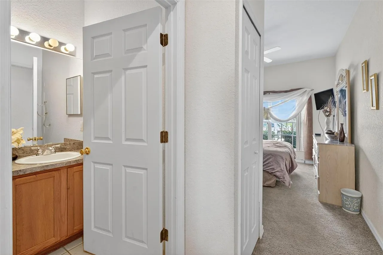 Slide show image of the Orlando Florida Home for Sale 43