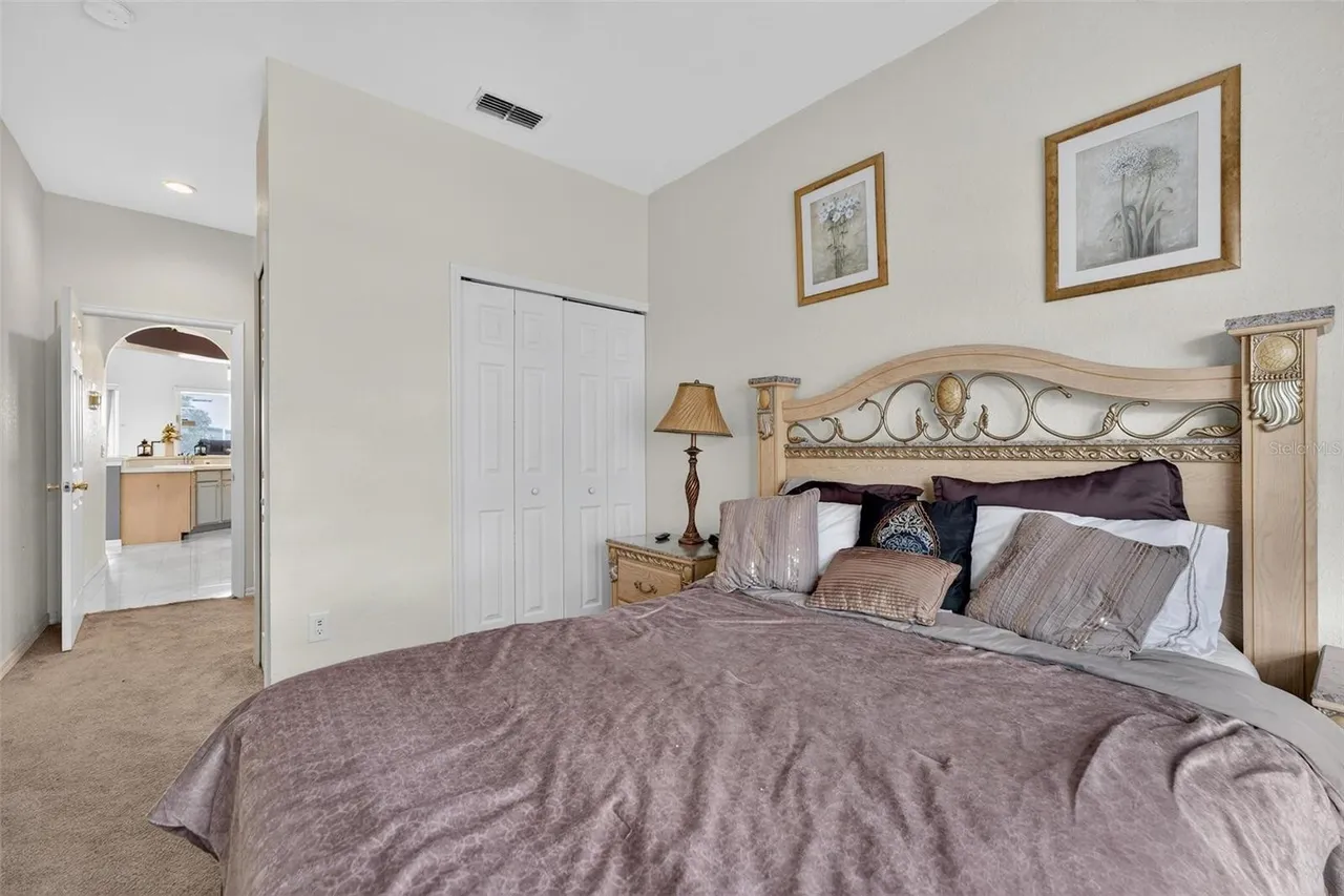 Slide show image of the Orlando Florida Home for Sale 46