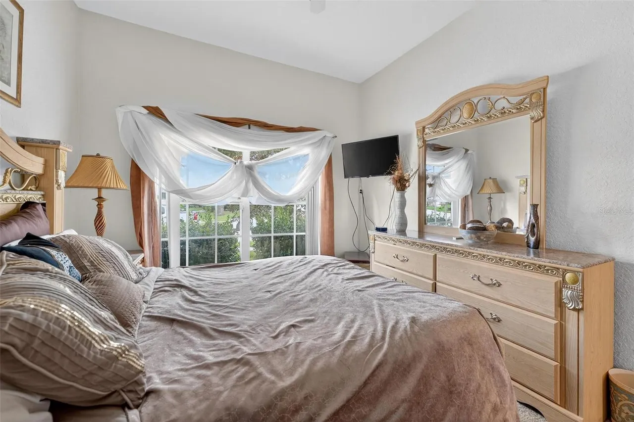 Slide show image of the Orlando Florida Home for Sale 47