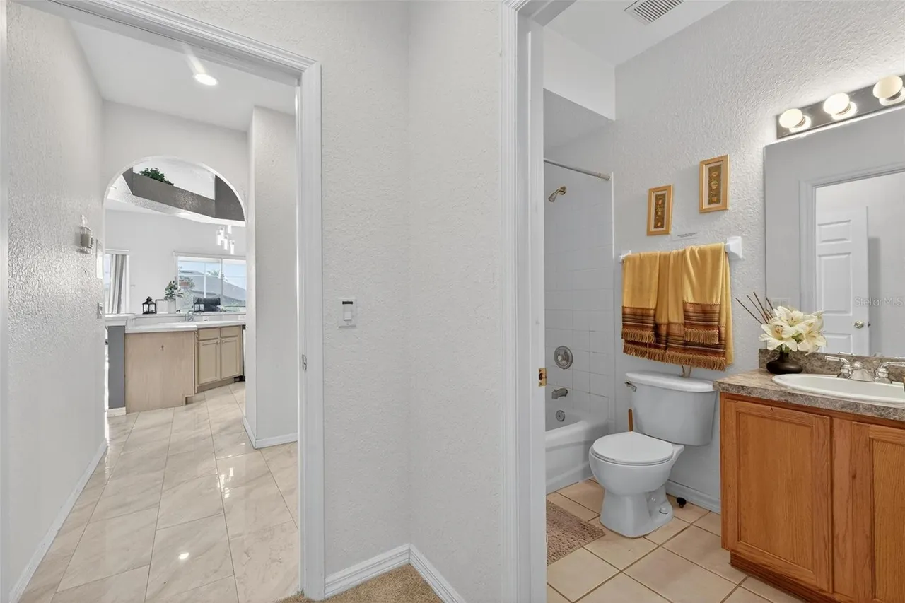 Slide show image of the Orlando Florida Home for Sale 48