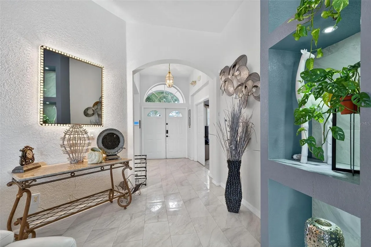 Slide show image of the Orlando Florida Home for Sale 51